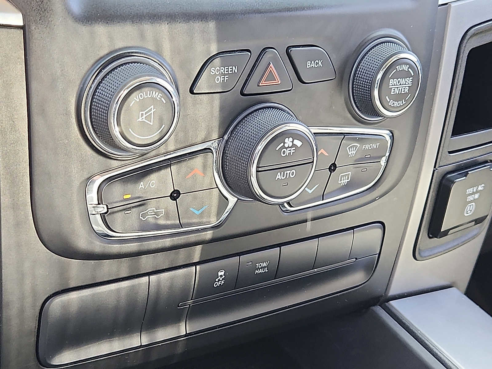 Certified 2022 RAM 1500 Classic SLT w/ Electronics Group AWD/4WD image 15