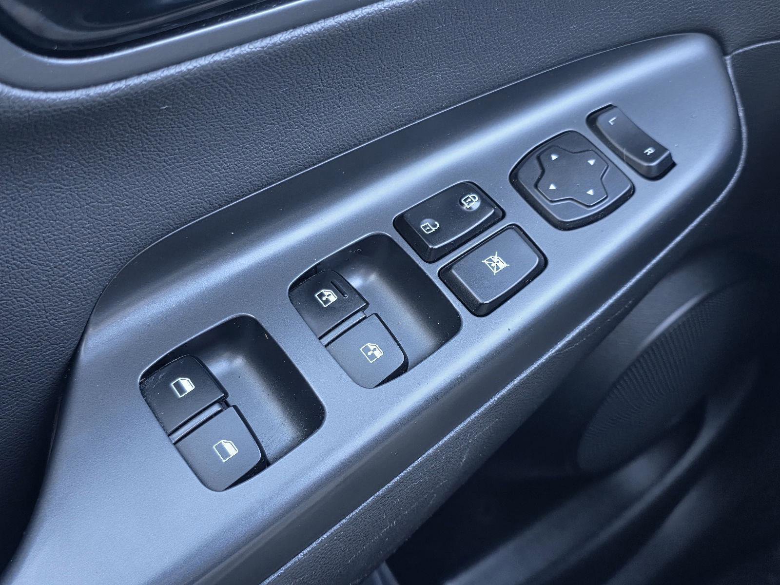 Used 2018 Hyundai Kona Limited image 9