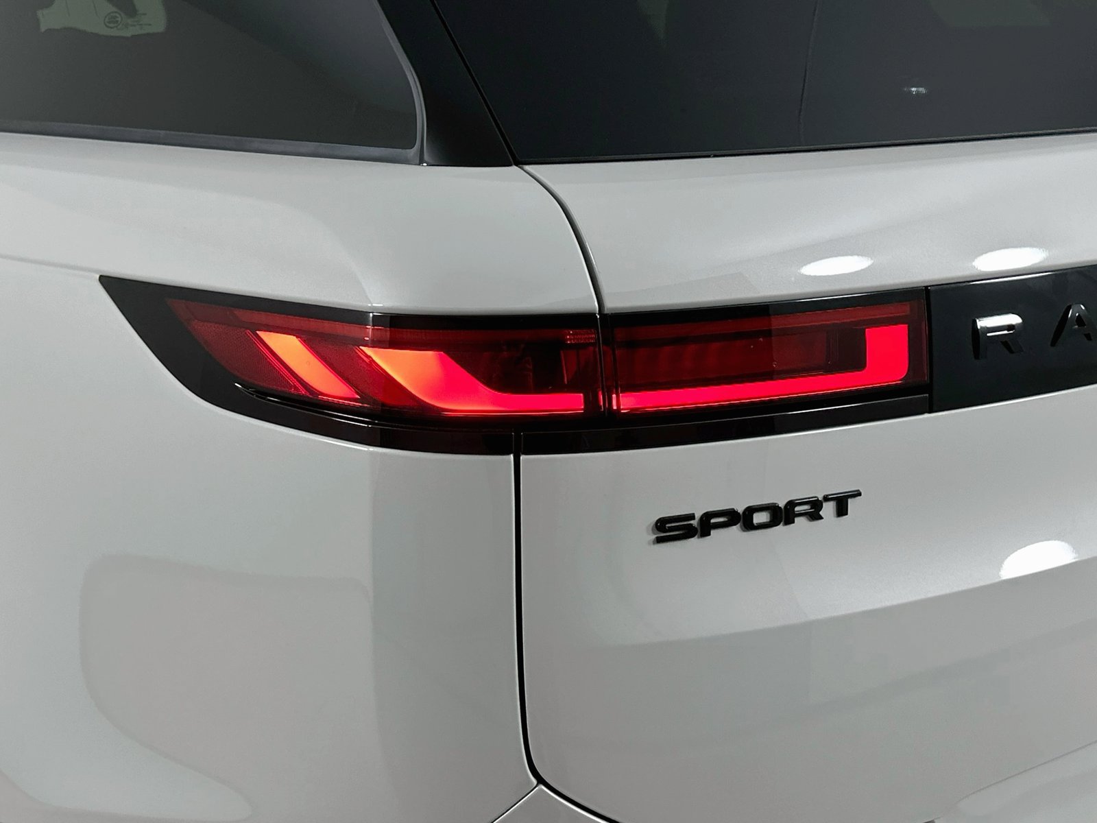 New 2027 Land Rover Range Rover Sport Dynamic SE AWD/4WD image 12