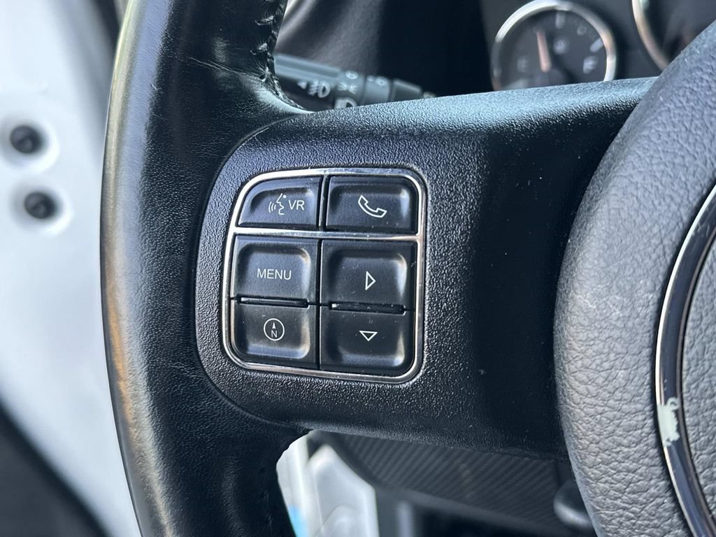Used 2018 Jeep Wrangler Unlimited Sahara w/ Connectivity Group AWD/4WD image 25