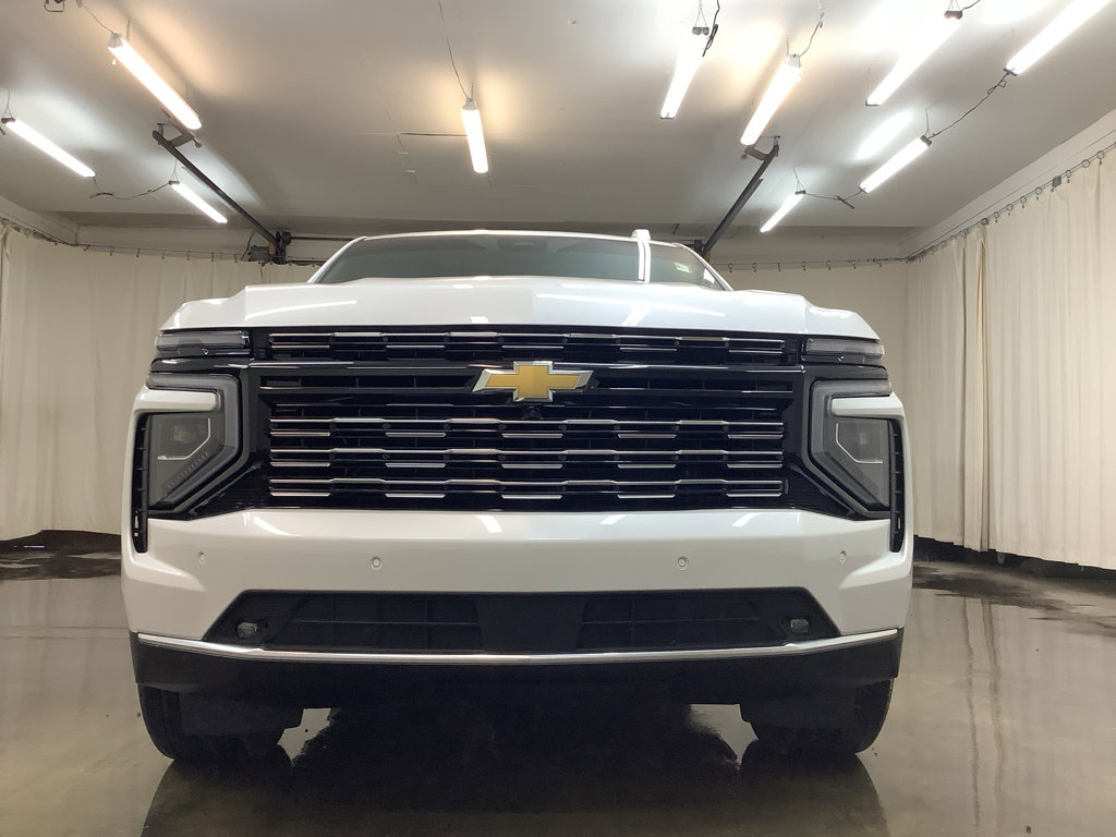 Used 2025 Chevrolet Tahoe High Country AWD/4WD image 12