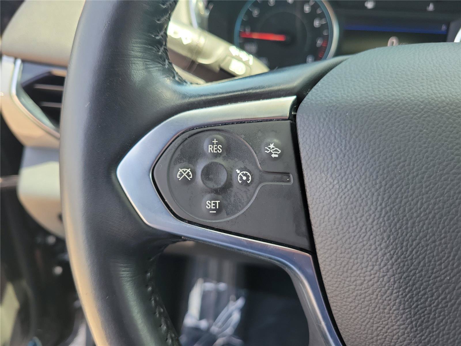 Used 2022 Chevrolet Traverse LT FWD image 25