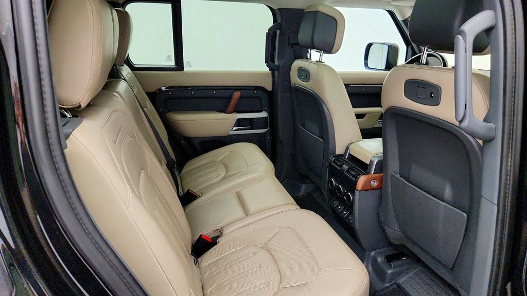Used 2020 Land Rover Defender 110 SE AWD/4WD image 24