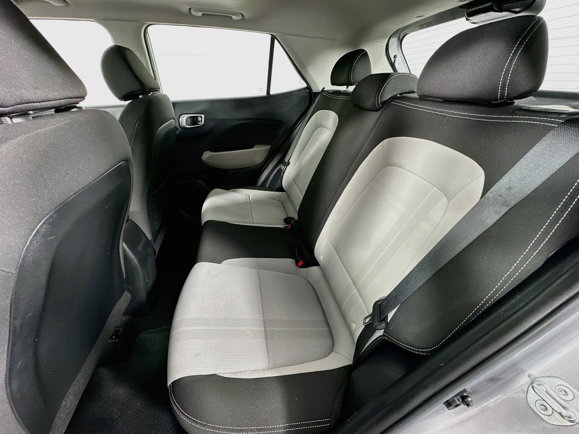 Used 2023 Hyundai Venue SEL FWD image 23