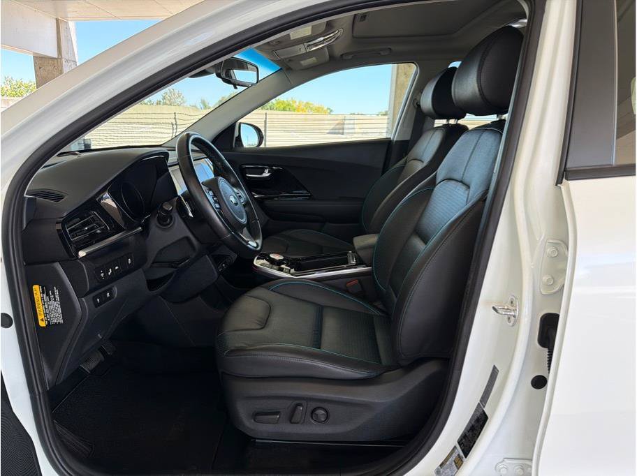 Used 2020 Kia Niro EX Premium w/ Cold Weather Package FWD image 10