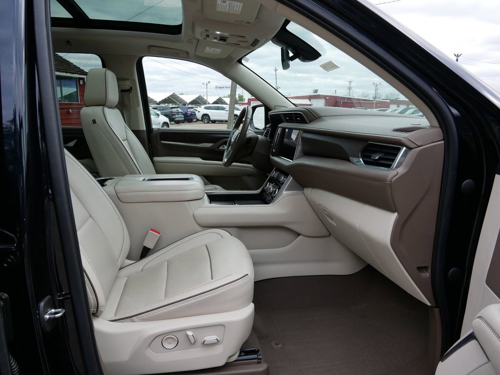 Used 2022 GMC Yukon XL Denali AWD/4WD image 8