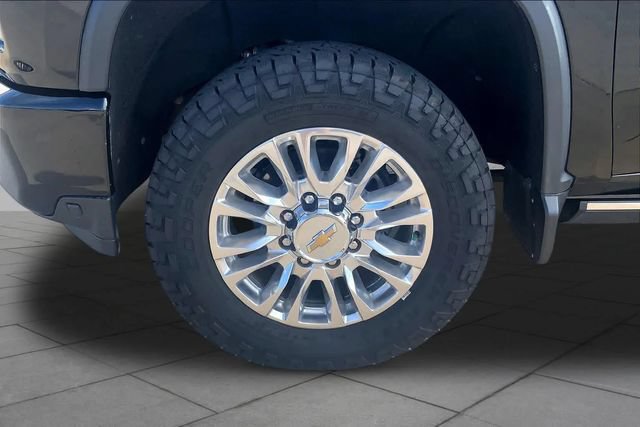 Used 2022 Chevrolet Silverado 2500 High Country w/ Safety Package II AWD/4WD image 4
