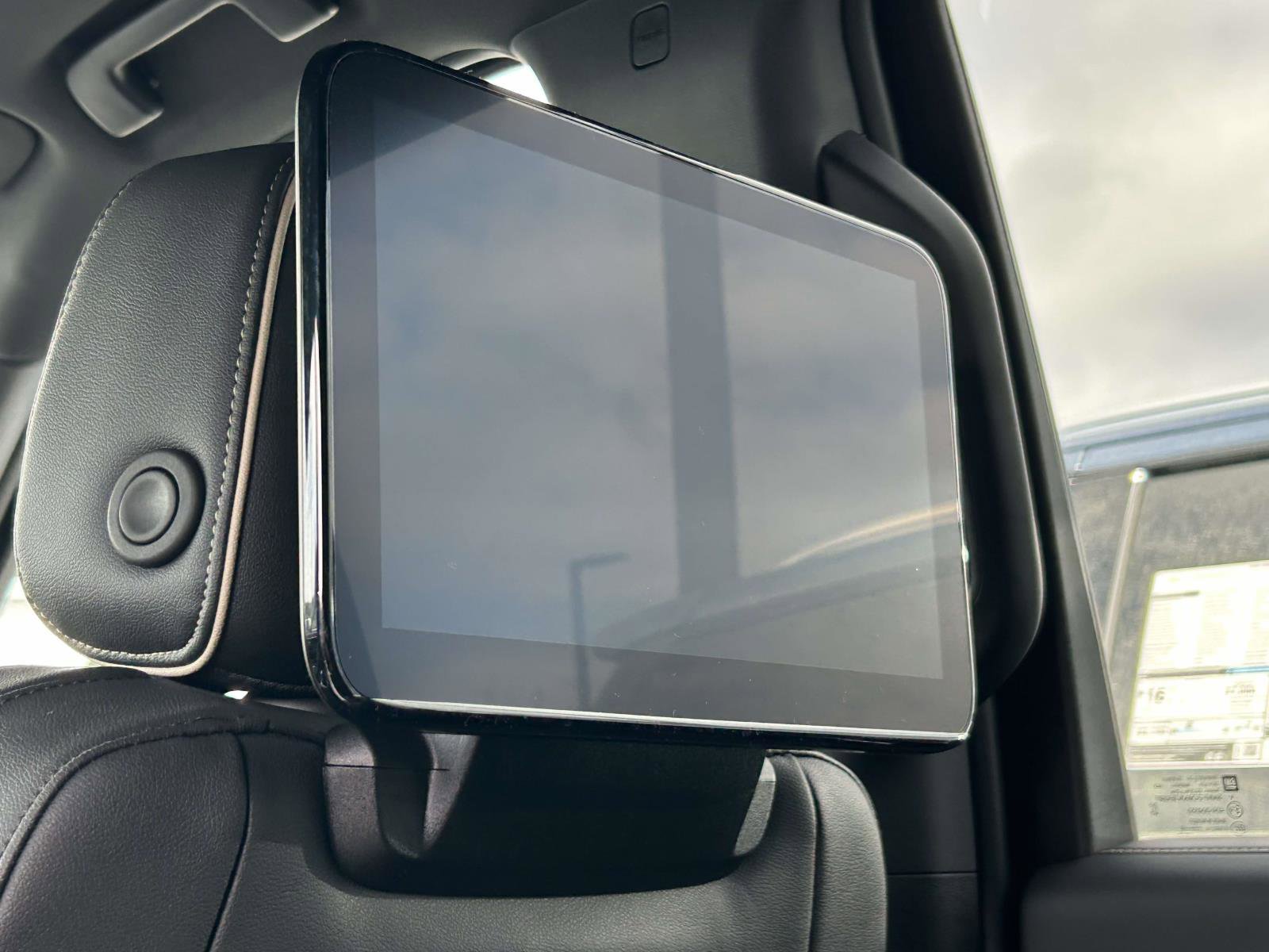 New 2026 Chevrolet Suburban Premier AWD/4WD image 26