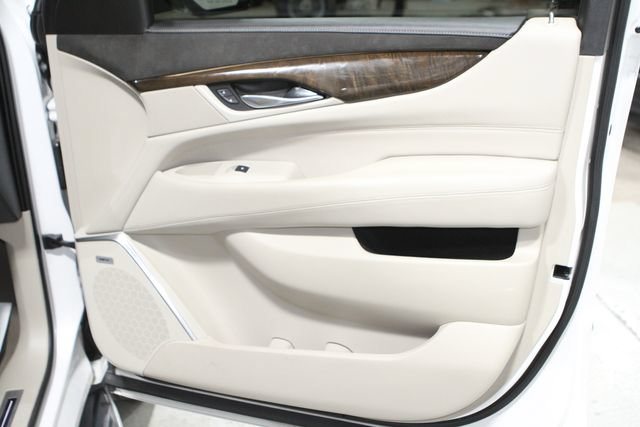 Used 2018 Cadillac Escalade ESV Luxury AWD/4WD image 24