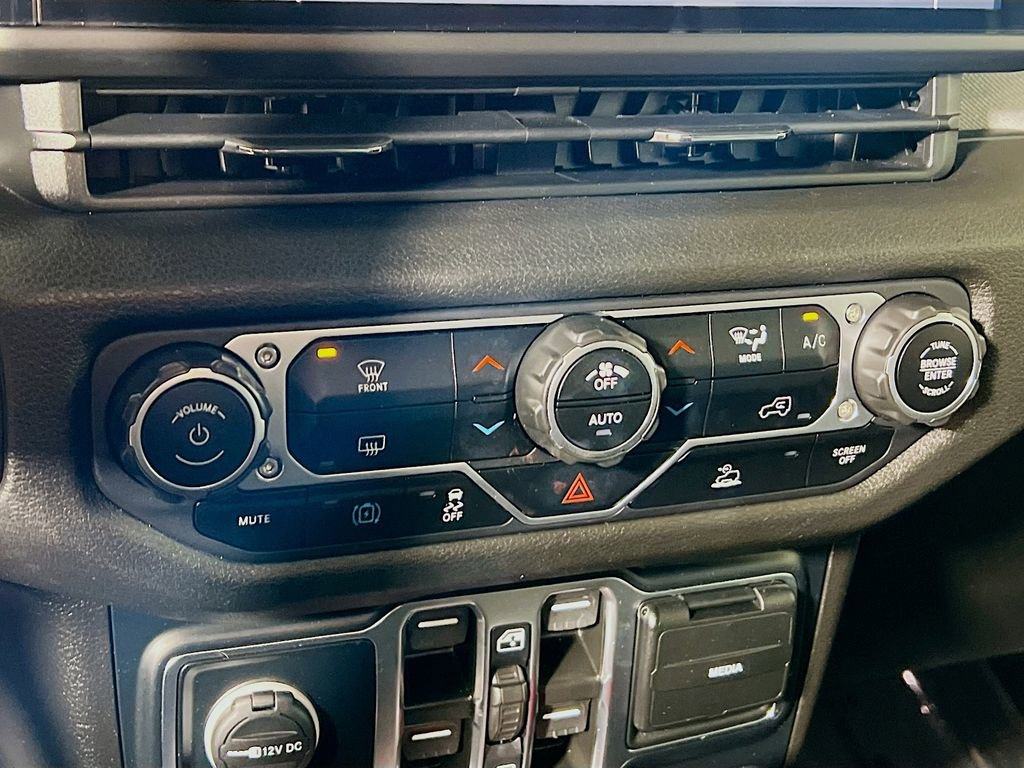 Used 2024 Jeep Wrangler Unlimited image 14