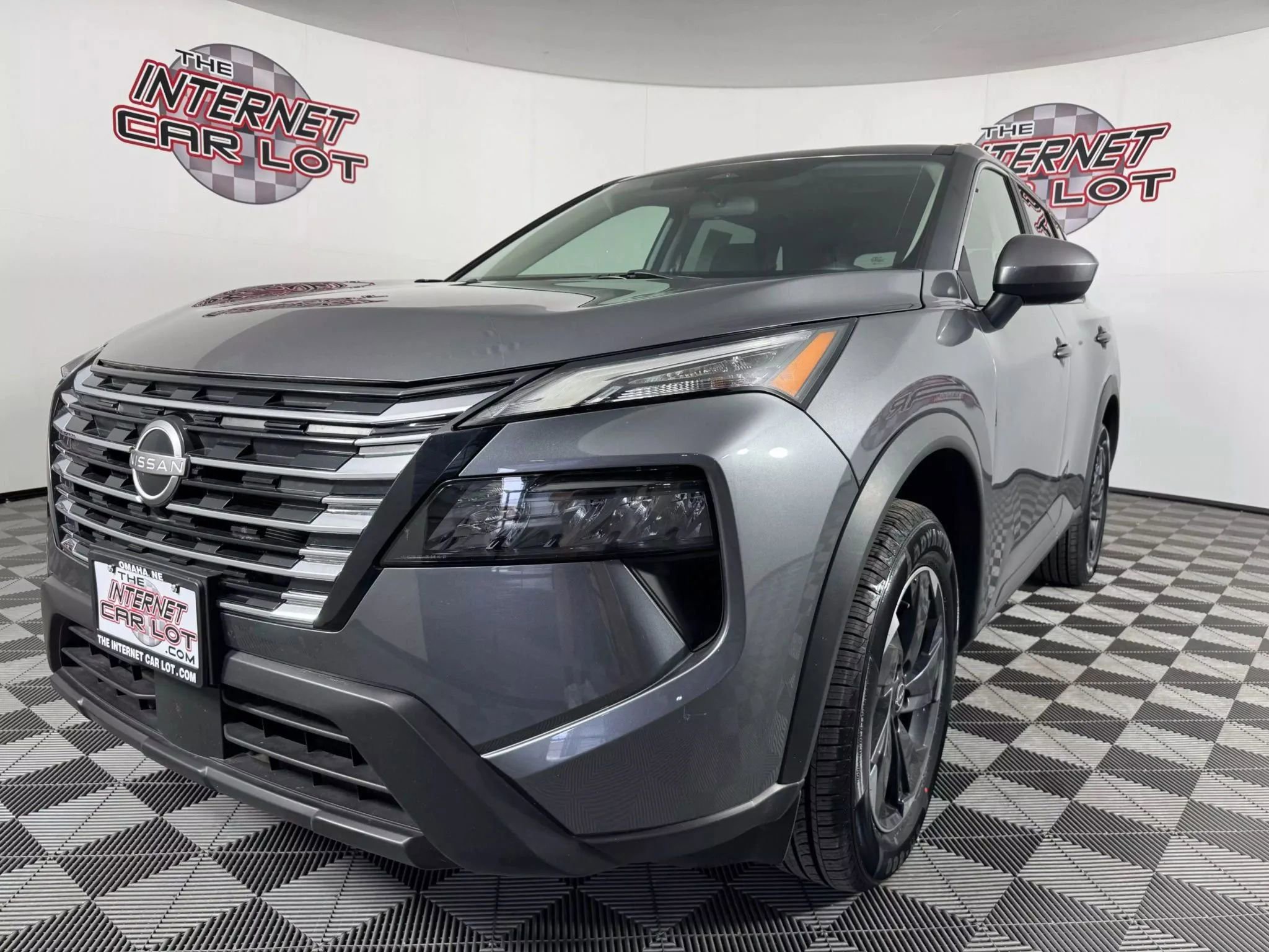 Used 2024 Nissan Rogue SV image 3