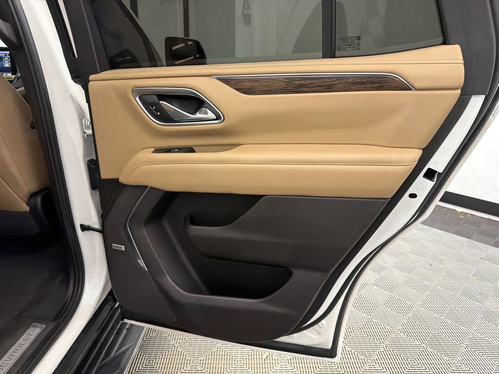 Used 2021 Chevrolet Tahoe Premier w/ Premium Package image 17