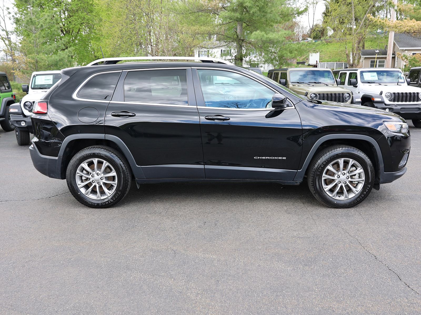 Used 2021 Jeep Cherokee Latitude Lux w/ Comfort/Convenience Group image 8
