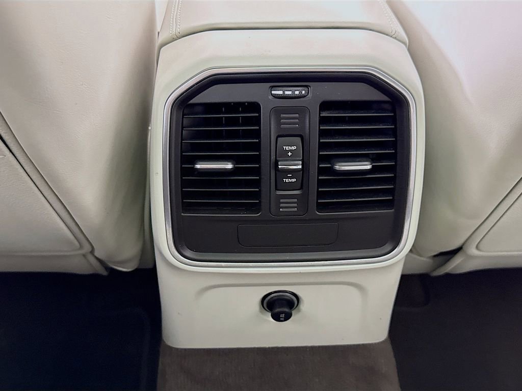 Certified 2016 Porsche Macan Turbo image 27