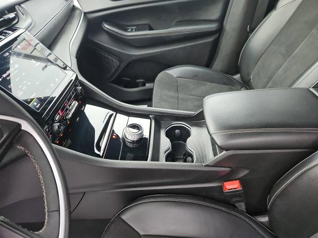 Used 2024 Jeep Grand Cherokee Altitude image 31