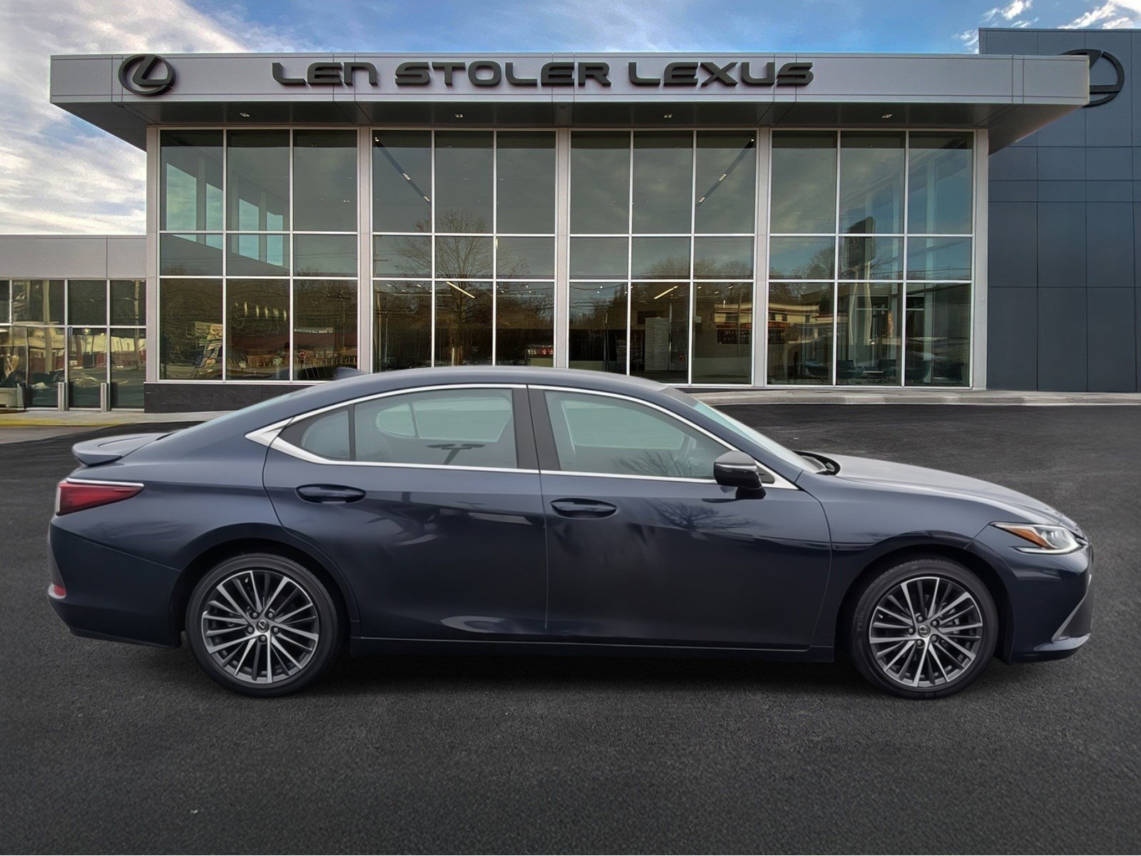 Used 2022 Lexus ES 350 350 FWD w/ Premium Package image 2