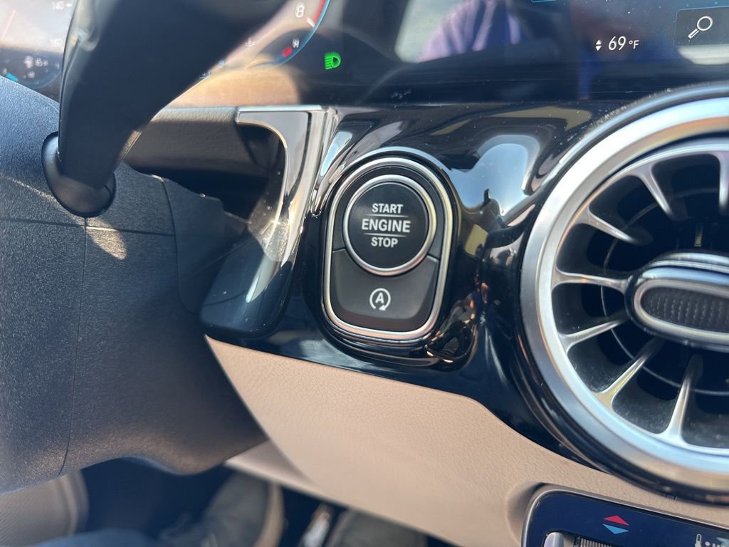 Used 2022 Mercedes-Benz GLA 250 4MATIC image 22