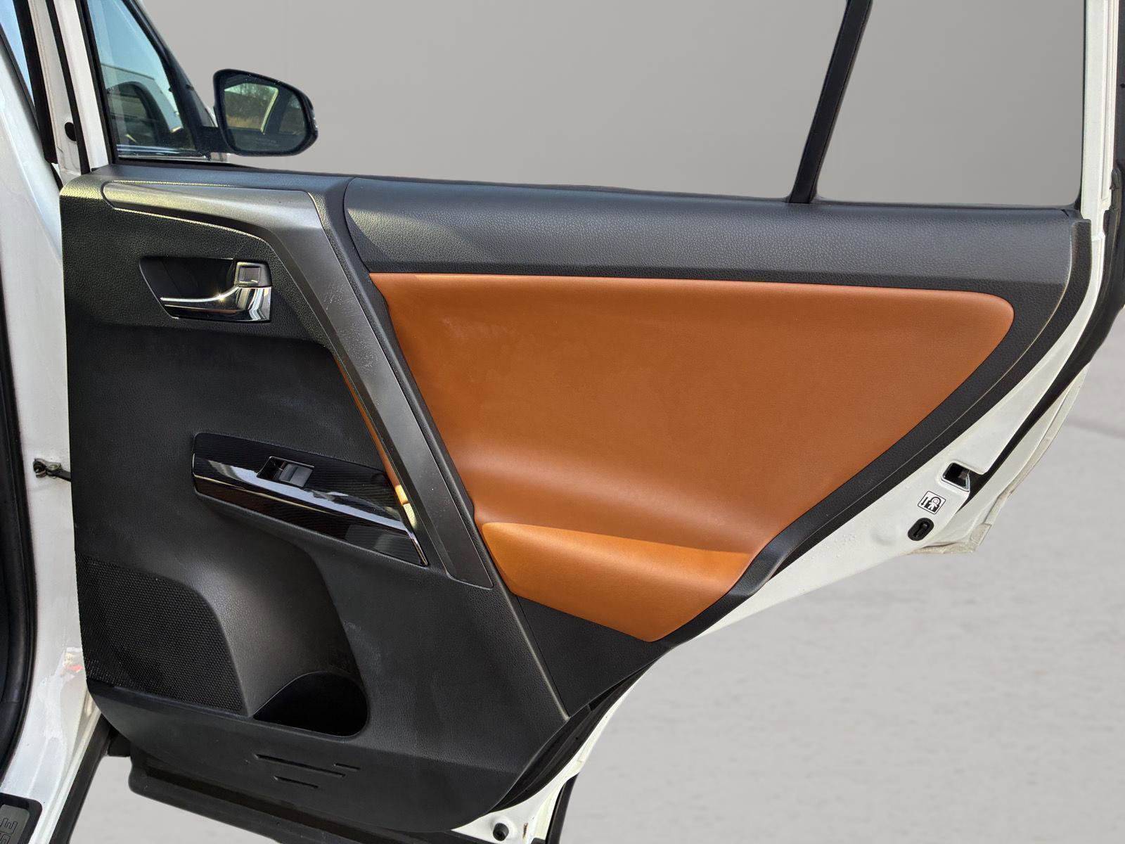 Used 2018 Toyota RAV4 SE w/ Power Extra Value Package AWD/4WD image 35