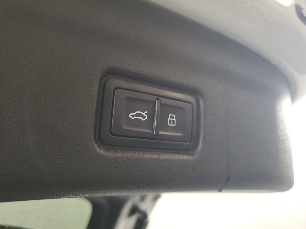 Used 2025 Audi Q6 e-tron Premium Plus w/ Premium Plus image 9