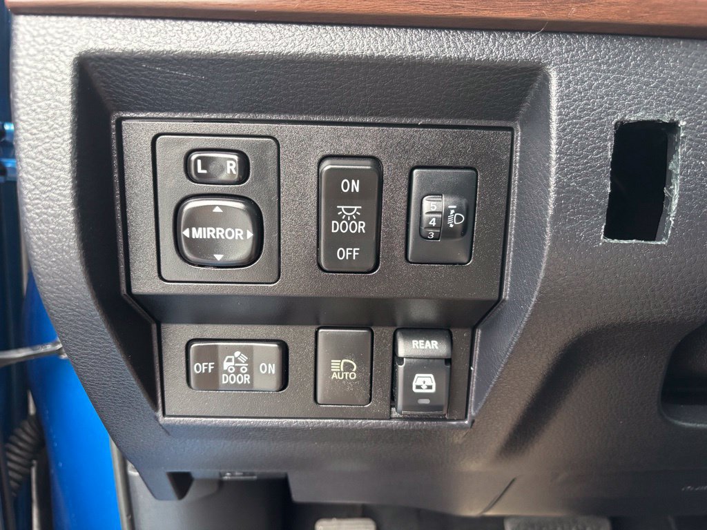 Used 2018 Toyota Tundra Limited w/ Limited Premium Package AWD/4WD image 39