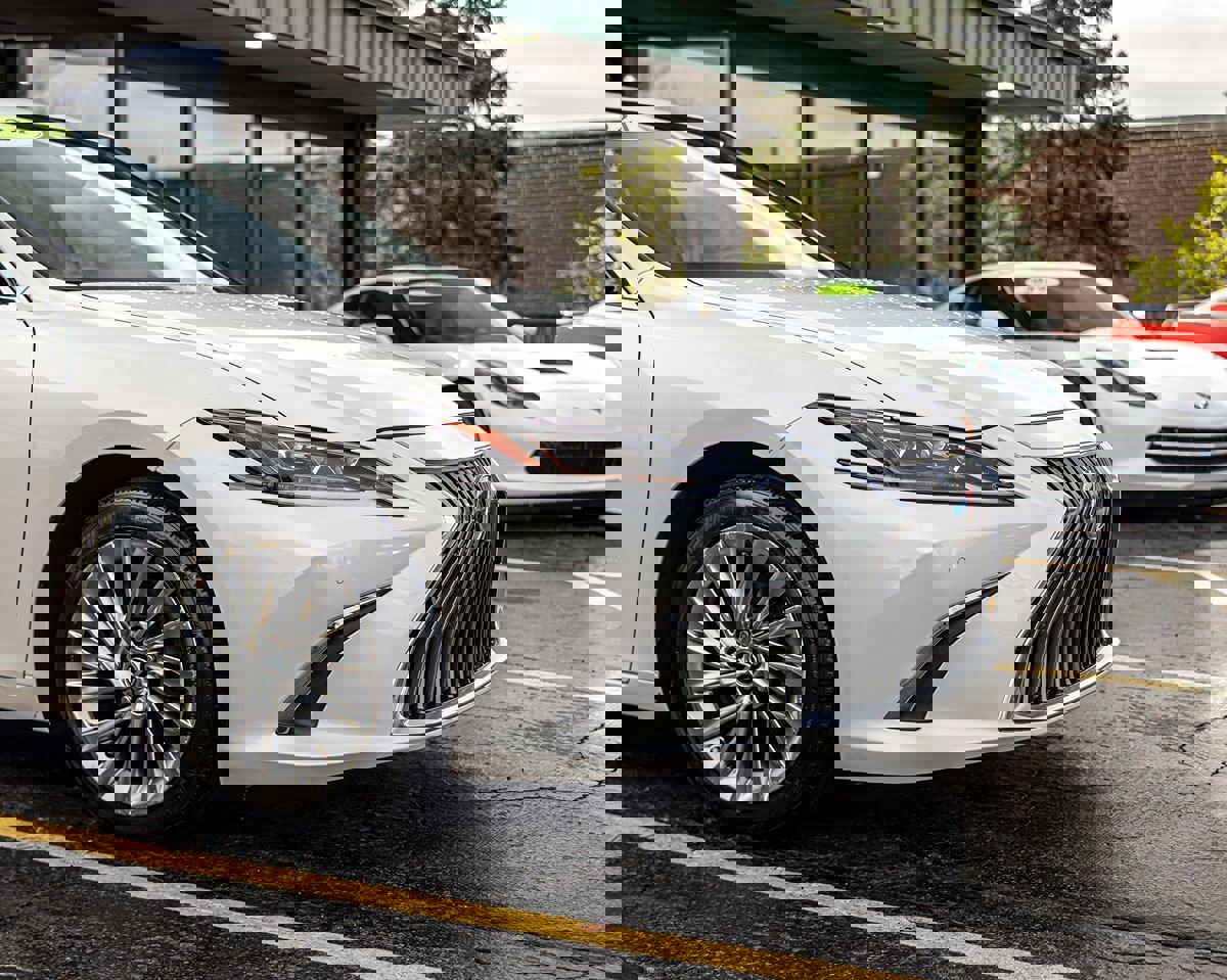 Used 2021 Lexus ES 250 w/ Accessory Package 2 image 3