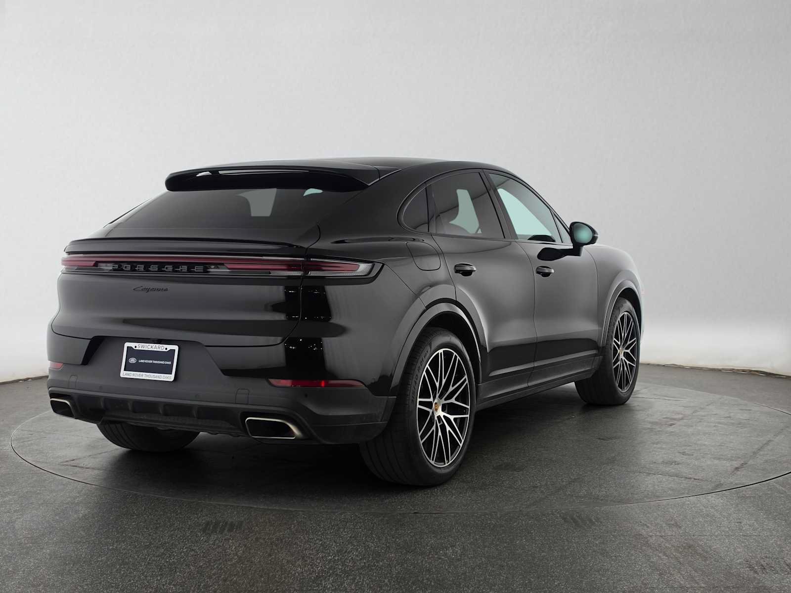 Used 2024 Porsche Cayenne Coupe AWD/4WD image 5