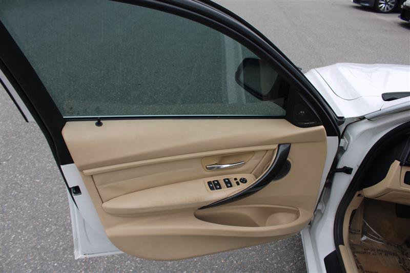 Used 2015 BMW 335i xDrive Sedan AWD/4WD image 12