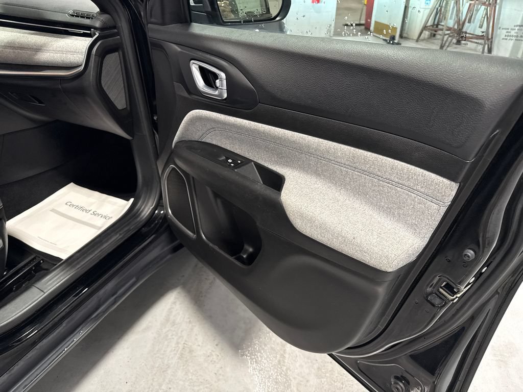 Used 2024 Jeep Compass Latitude AWD/4WD image 33