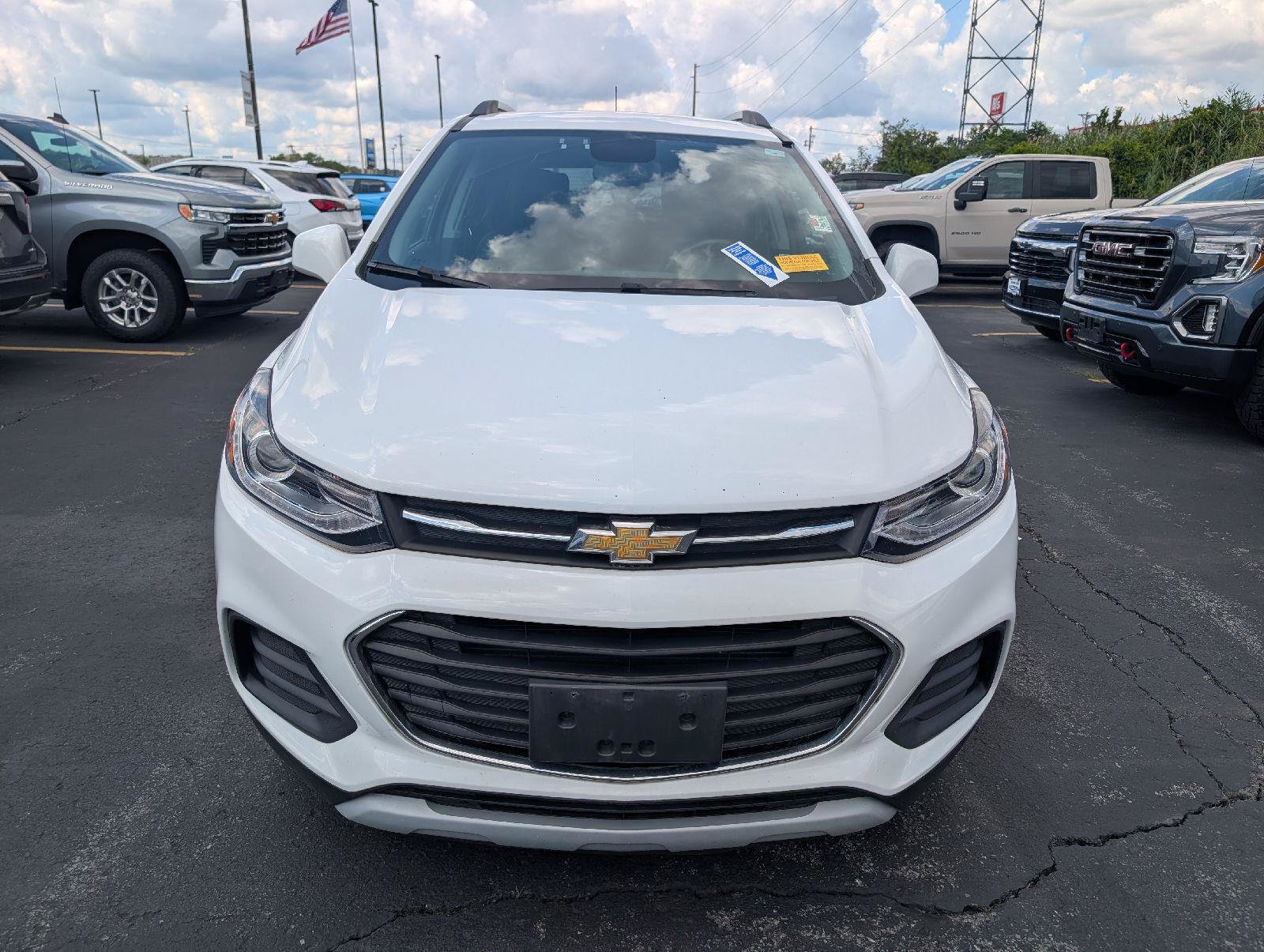 Used 2020 Chevrolet Trax LT w/ Driver Confidence Package AWD/4WD image 2
