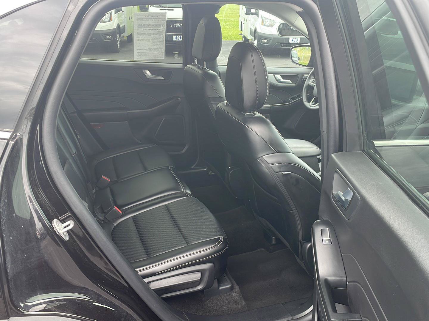 Used 2025 Ford Escape Platinum AWD/4WD image 27