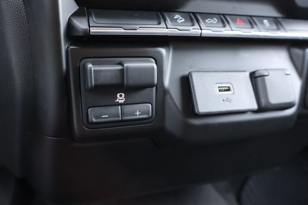 Used 2019 Chevrolet Silverado 1500 Custom Trail Boss w/ Custom Convenience Package AWD/4WD image 12