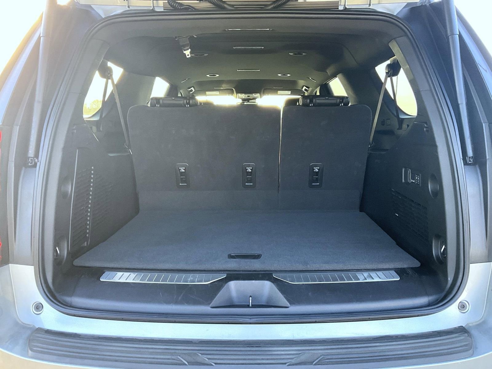Used 2025 GMC Yukon XL Denali AWD/4WD image 9