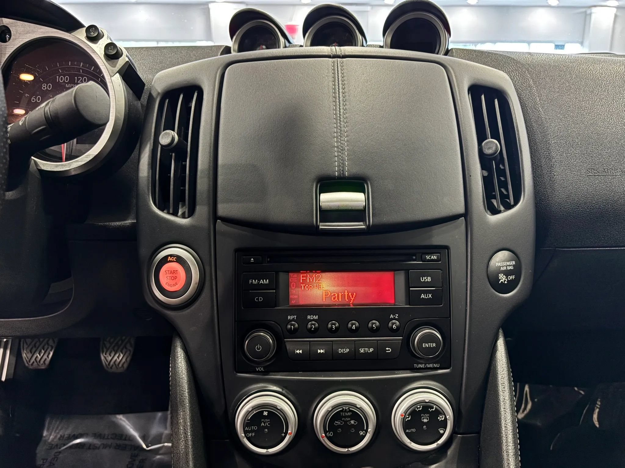 Used 2017 Nissan 370Z Coupe RWD image 16