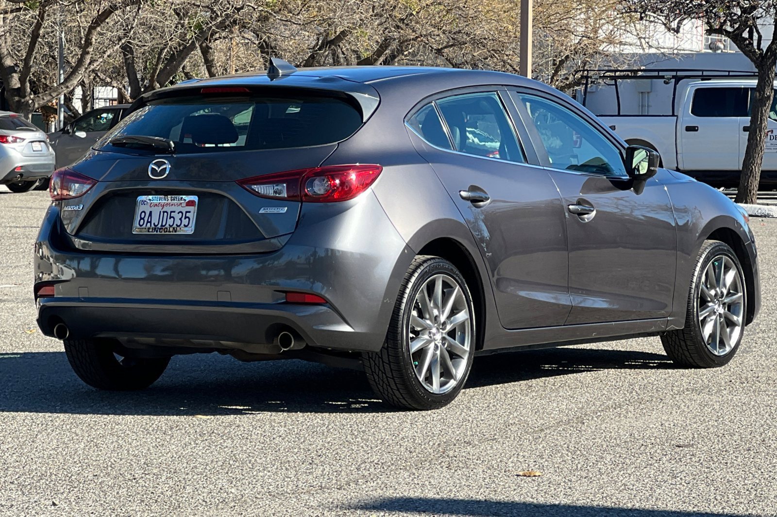 Used 2018 MAZDA MAZDA3 Touring image 4