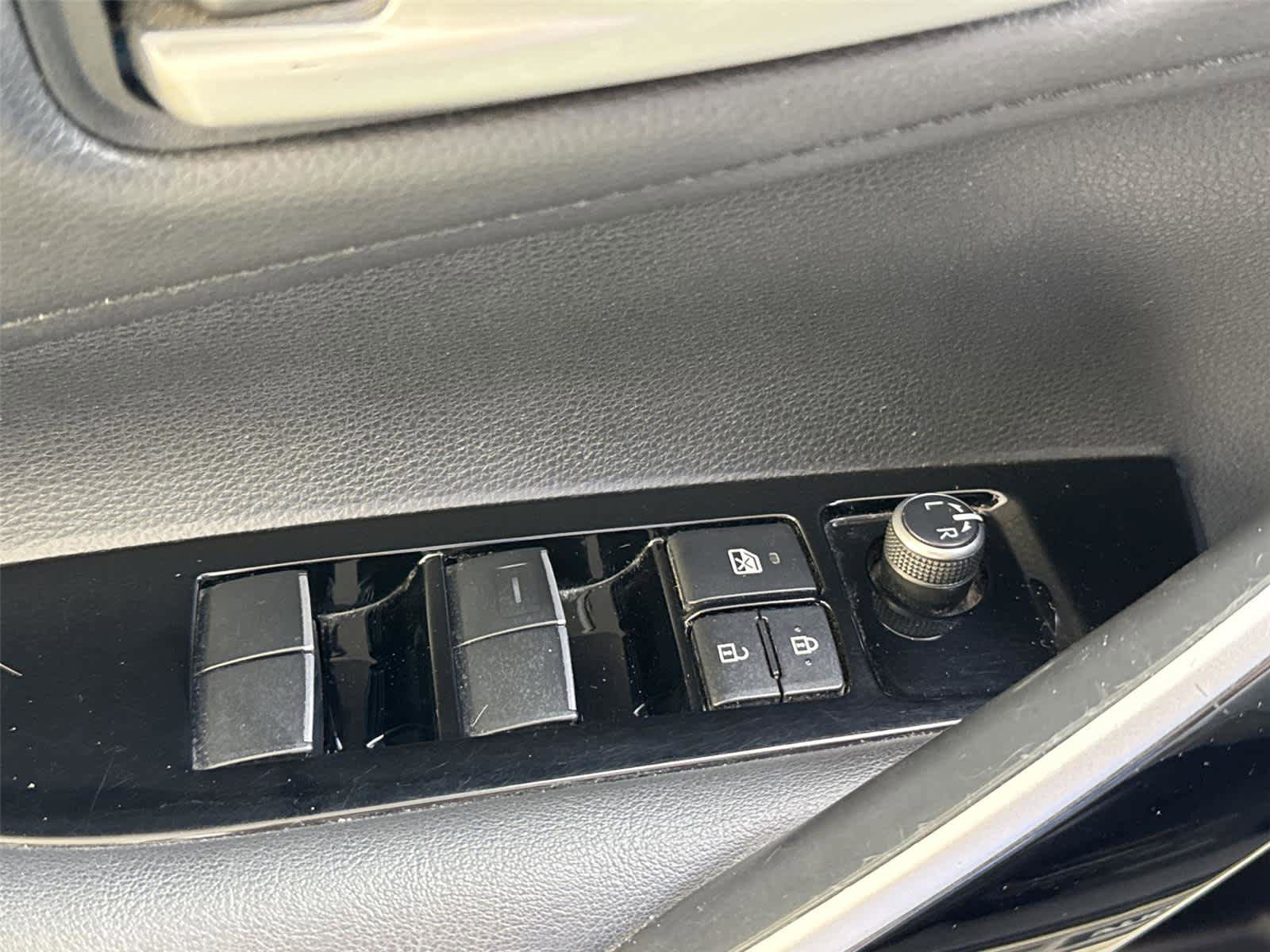 Used 2020 Toyota Corolla XSE FWD image 20