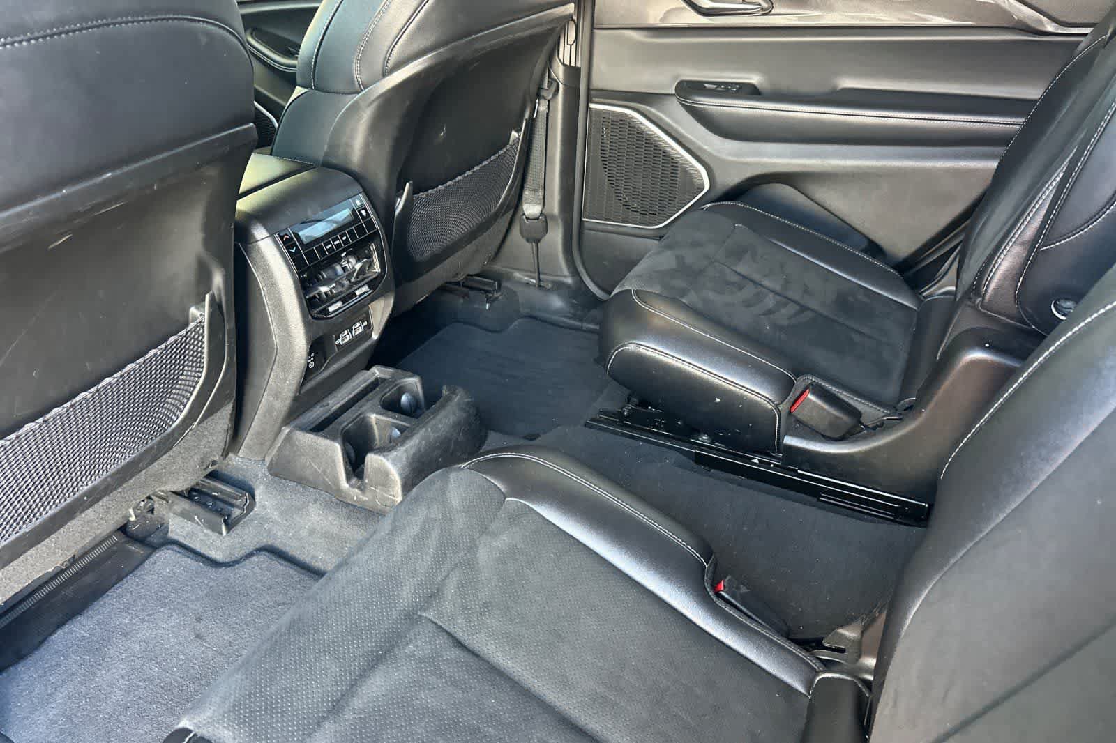 Used 2022 Jeep Grand Cherokee L Laredo RWD image 5