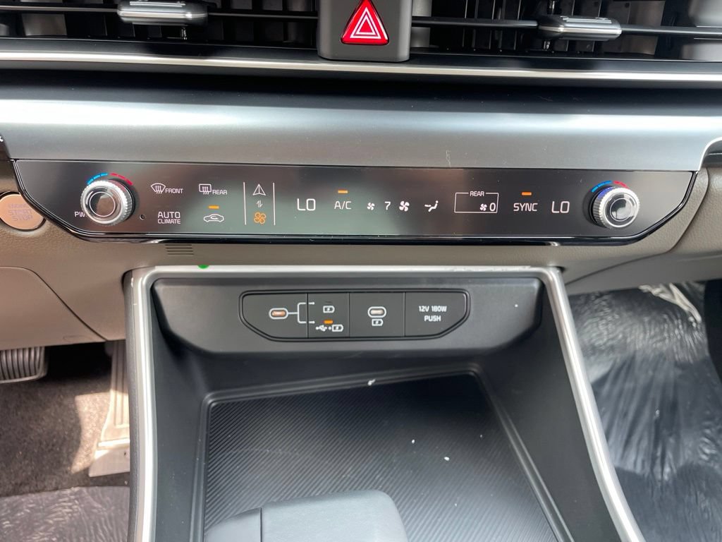 New 2027 Kia Carnival FWD image 22