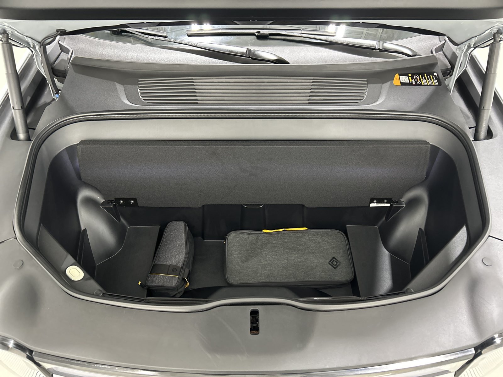 Used 2024 Rivian R1S Adventure Quad AWD/4WD image 14