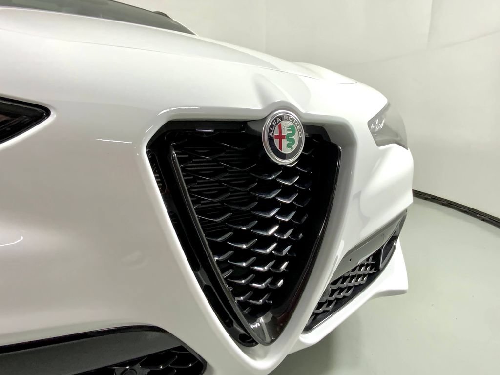 New 2026 Alfa Romeo Stelvio Sprint w/ Convenience Package AWD/4WD image 8