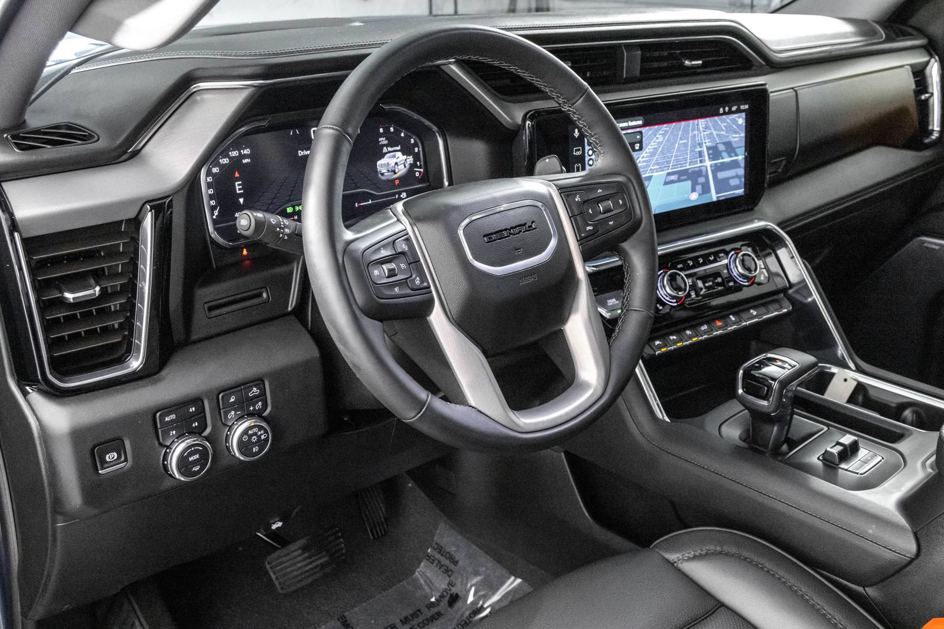 Used 2025 GMC Sierra 1500 Denali AWD/4WD image 4