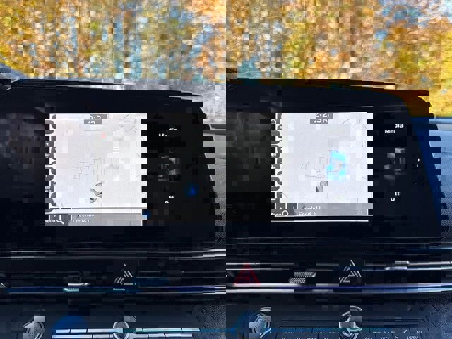 Certified 2023 Hyundai Elantra Limited w/ Preferred Accessory Package image 24