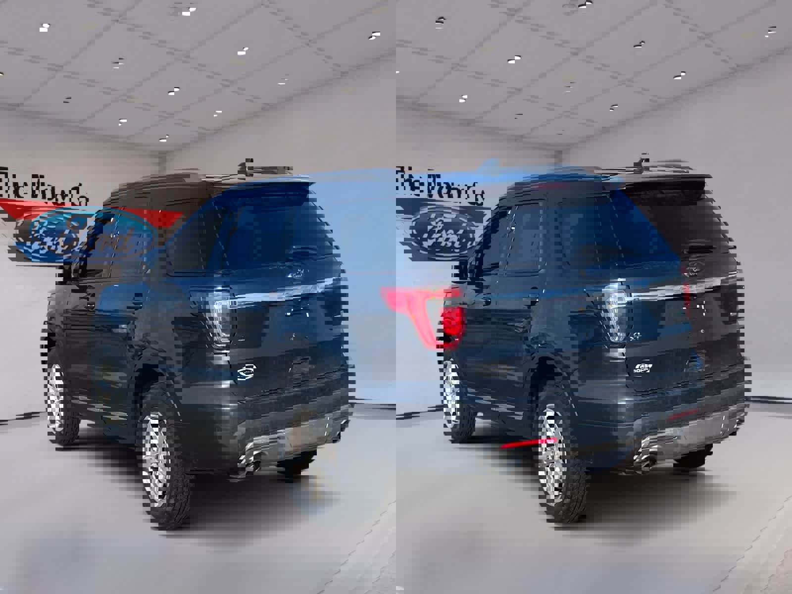 Certified 2017 Ford Explorer XLT w/ Equipment Group 202A image 7