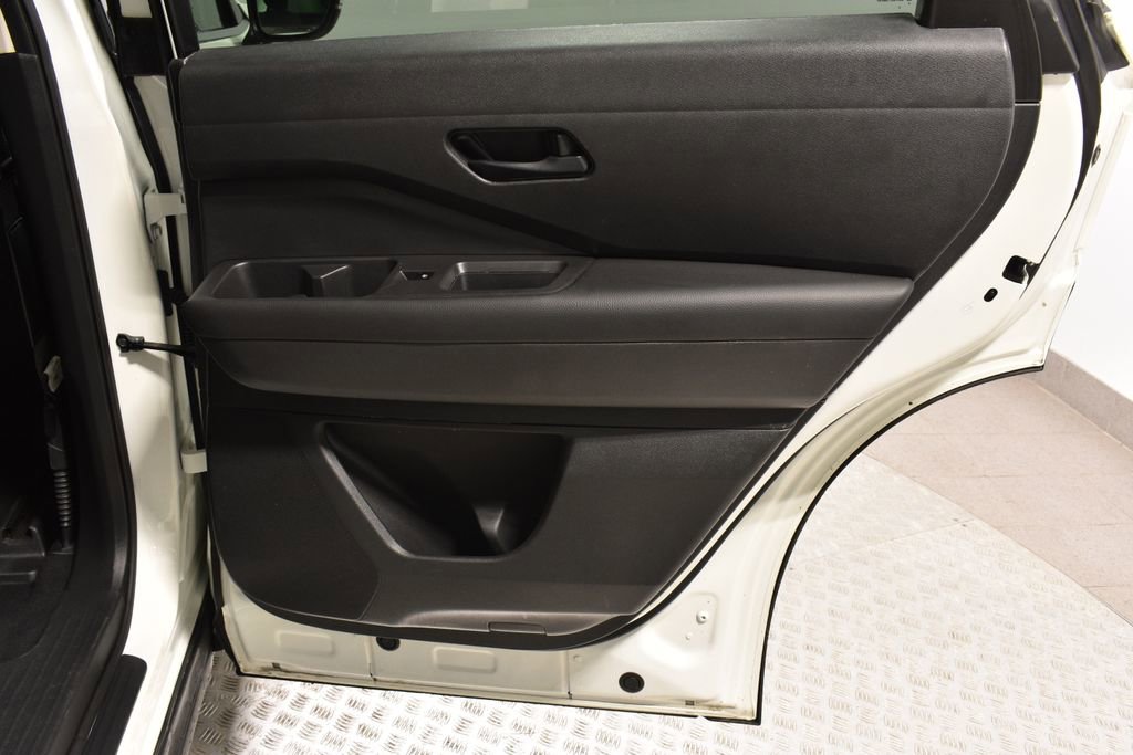 Used 2023 Nissan Pathfinder SV image 30