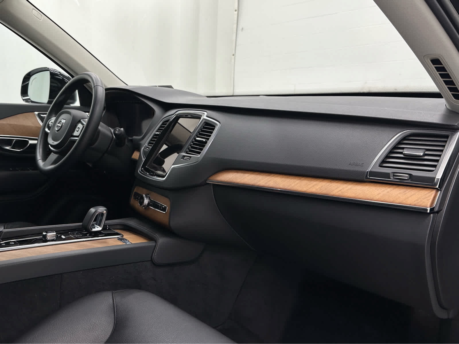 Used 2023 Volvo XC90 B6 Core w/ Protection Package Premier AWD/4WD image 18