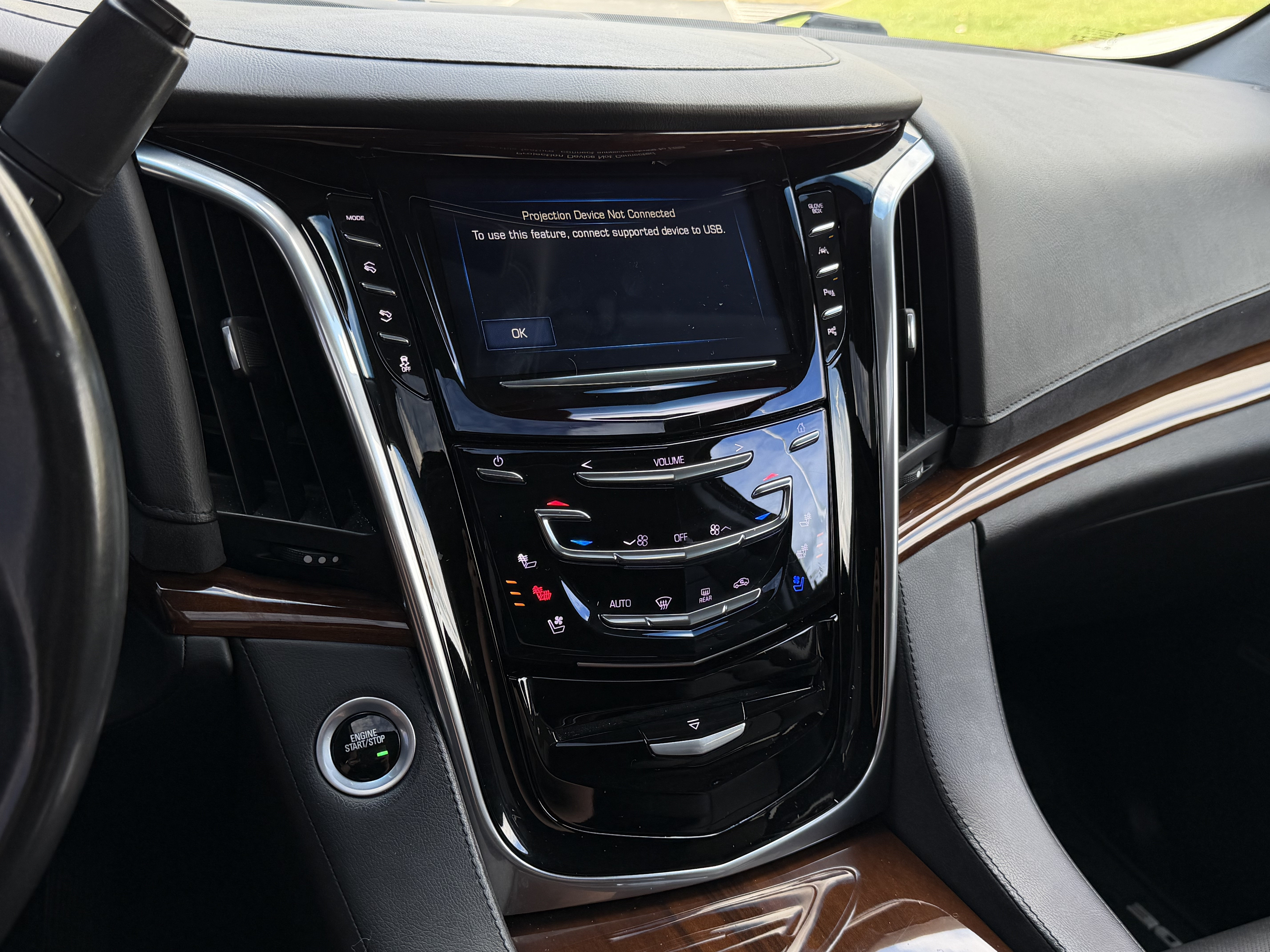 Used 2019 Cadillac Escalade ESV Luxury AWD/4WD image 36