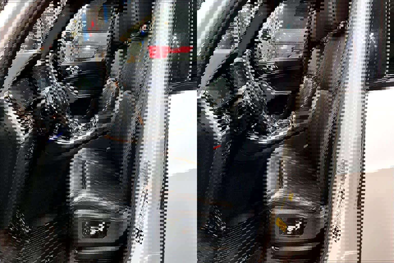 Used 2021 BMW X5 M50i w/ Premium Package image 9