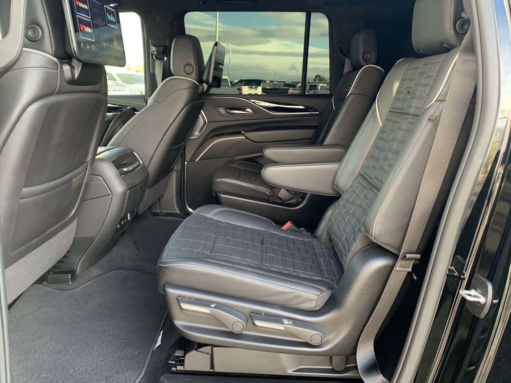 Certified 2024 Cadillac Escalade ESV V w/ Heavy-Duty Trailer Package image 23