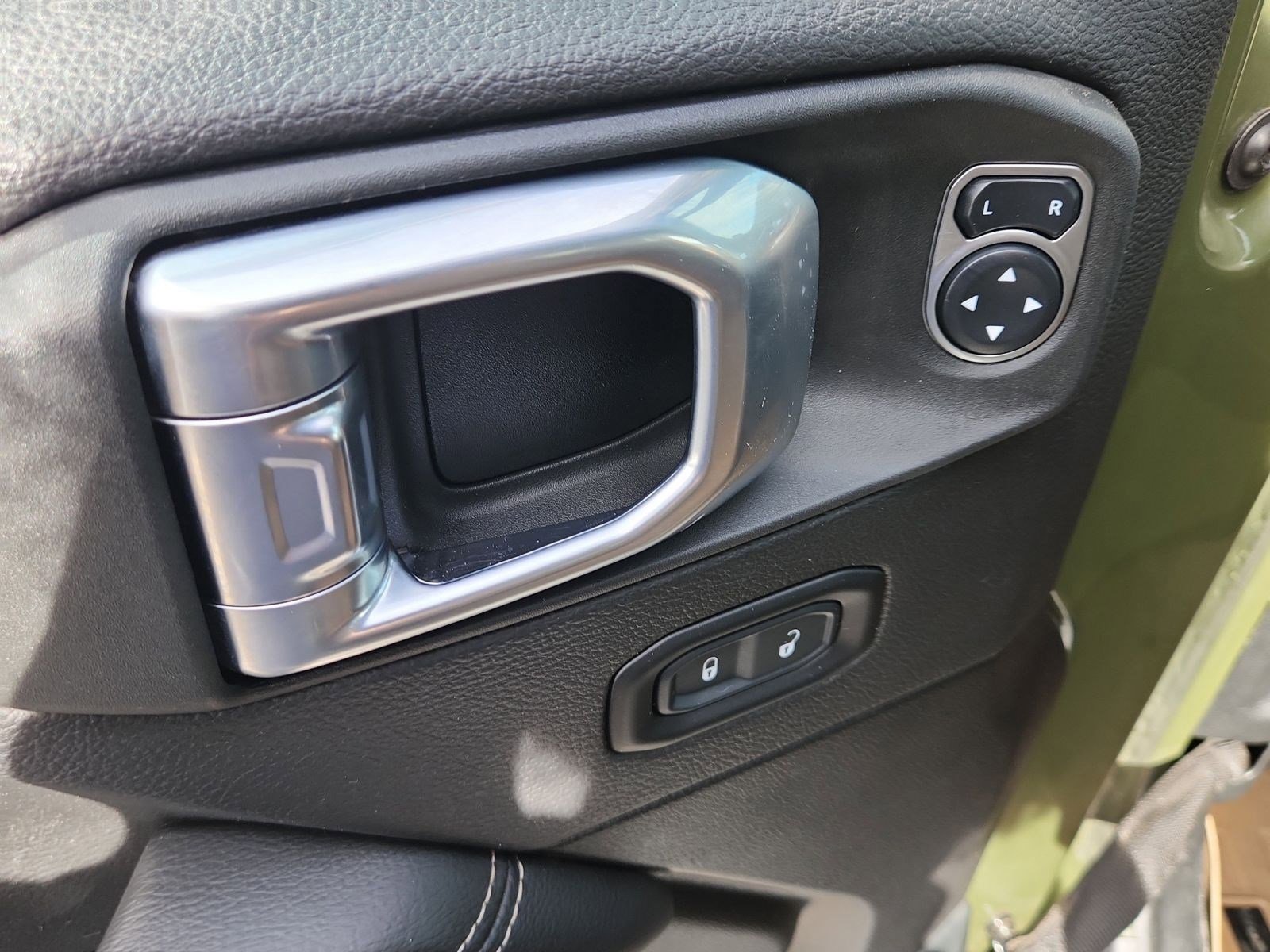 Used 2021 Jeep Wrangler Unlimited Rubicon w/ Steel Bumper Group image 19