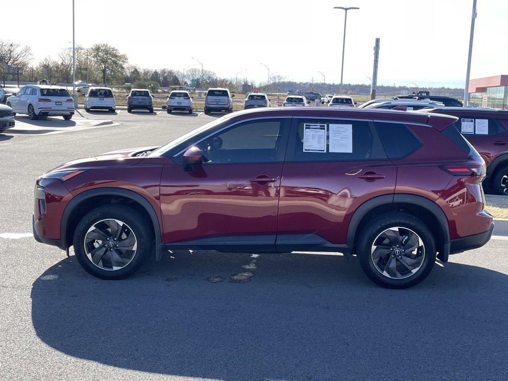 Used 2025 Nissan Rogue SV image 4
