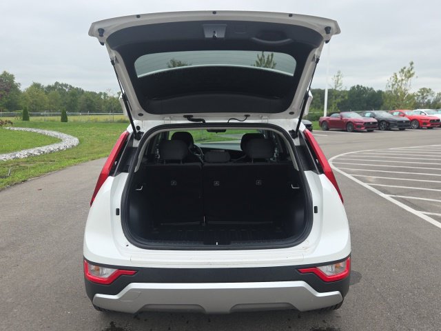 Used 2024 Kia Niro LX FWD image 9